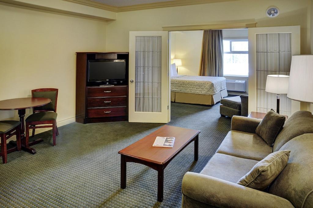 Chateau Nova Hotel Fort Mcmurray Bilik gambar