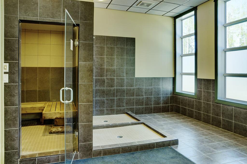 Chateau Nova Hotel Fort Mcmurray Luaran gambar