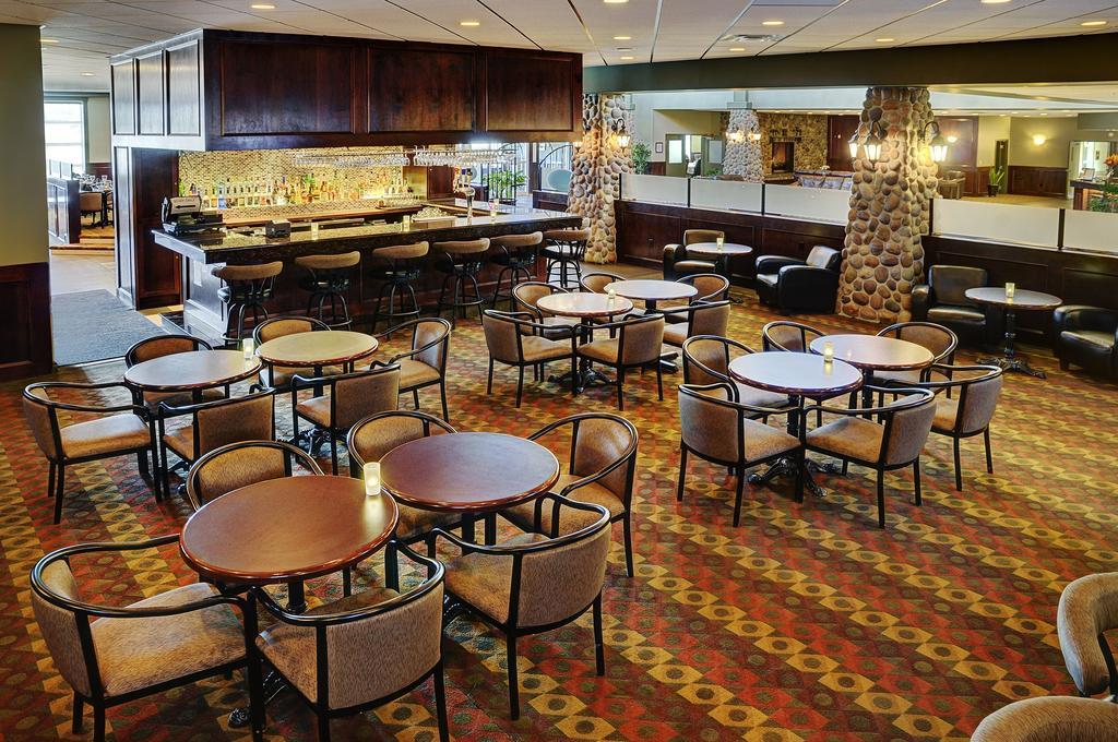 Chateau Nova Hotel Fort Mcmurray Luaran gambar